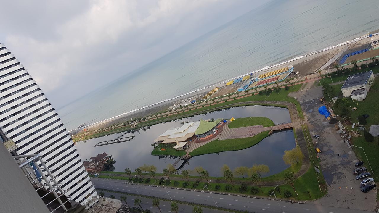 Sky-G Sea View Apartment Batumi Bagian luar foto