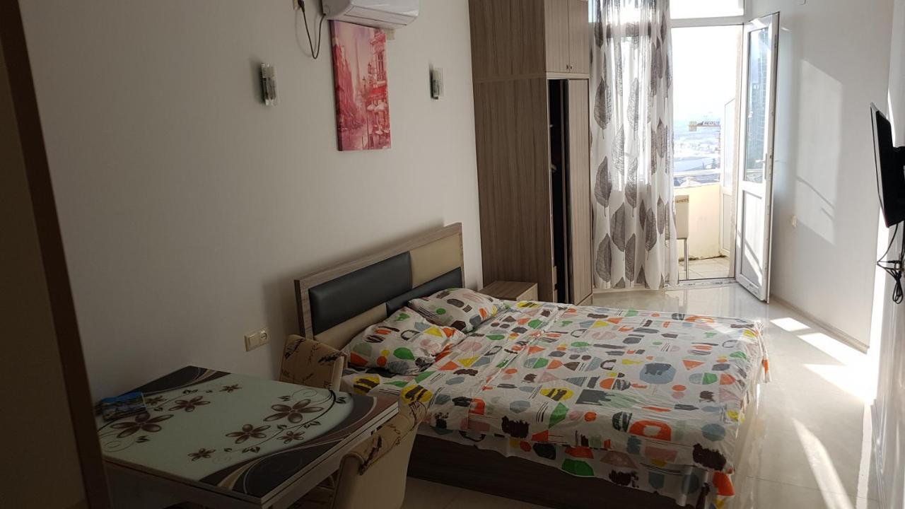 Sky-G Sea View Apartment Batumi Bagian luar foto
