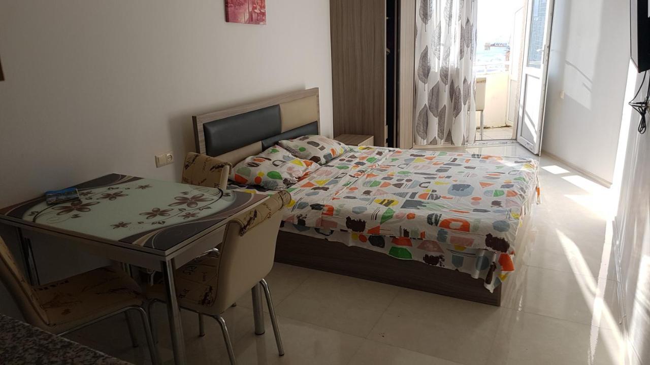 Sky-G Sea View Apartment Batumi Bagian luar foto